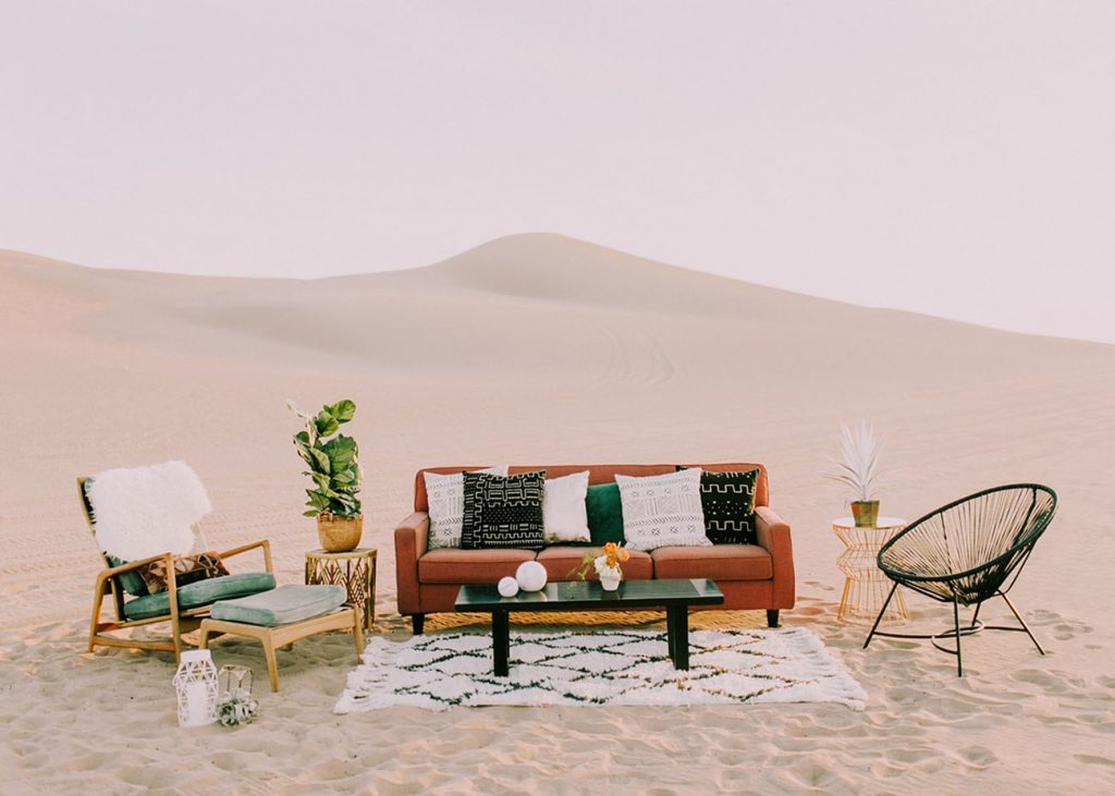 10weddingarchideas moderndesert lillywhitephotography2